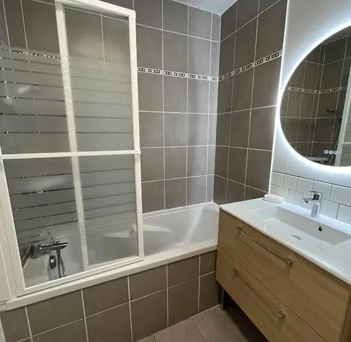 Dahlia, Appt Cosy Avec Parking Et Balcon Apartament