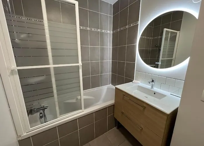 Apartament Dahlia, Appt Cosy Avec Parking Et Balcon Caen