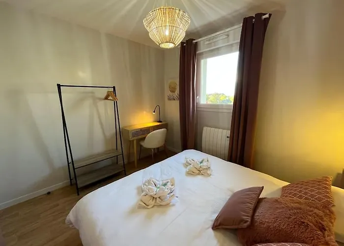 Dahlia, Appt Cosy Avec Parking Et Balcon Apartament